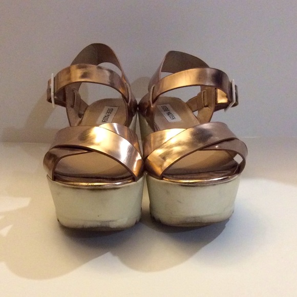 🎉🎉🎉Steve Madden metallic wedge sandals - Picture 5 of 6